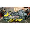 Image 1 : INTEX INFLATABLE BOAT WITH PUMP: *ONLY 1 COMPLETE OAR*