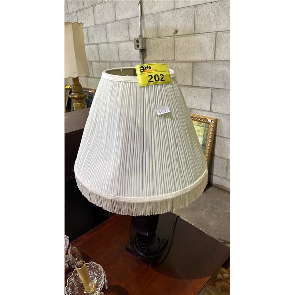 WOOD BASE TABLE LAMP