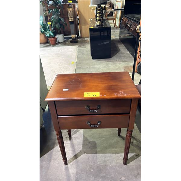 VINTAGE 2-DRAWER WOOD SIDE TABLE