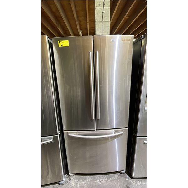SAMSUNG 32  W STAINLESS STEEL FRENCH DOOR FRIDGE WITH BOTTOM FREEZER DRAWER