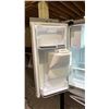 Image 5 : SAMSUNG 36" WIDE STAINLESS STEEL FRENCH DOOR FRIDGE W/ WATER & ICE DISPENSER & BOTTOM FREEZER DRAWER