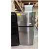 Image 1 : LG 30" W STAINLESS STEEL SWING DOOR FRIDGE WITH TOP FREEZER