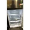 Image 3 : LG 30" W STAINLESS STEEL SWING DOOR FRIDGE WITH TOP FREEZER