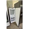 Image 2 : HISENSE 22" W STAINLESS STEEL SWING DOOR CONVERTIBLE FRIDGE/FREEZER *DIGITAL DISPLAY DOES NOT WORK*