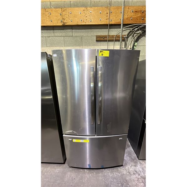 FRIGIDAIRE 36  W STAINLESS STEEL FRENCH DOOR FRIDGE W/ BOTTOM FREEZER DRAWER *NOT WORKING PROPERLY*