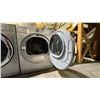 Image 3 : FRIGIDAIRE FRONT LOAD WASHER & DRYER SET