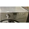 Image 5 : FRIGIDAIRE FRONT LOAD WASHER & DRYER SET