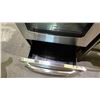 Image 4 : GE PROFILE 5-BURNER ELECTRIC RANGE WITH CONVECTION OVEN