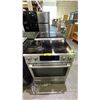Image 1 : BOSCH 5 BURNER ELECTRIC RANGE WITH CONVECTION OVEN