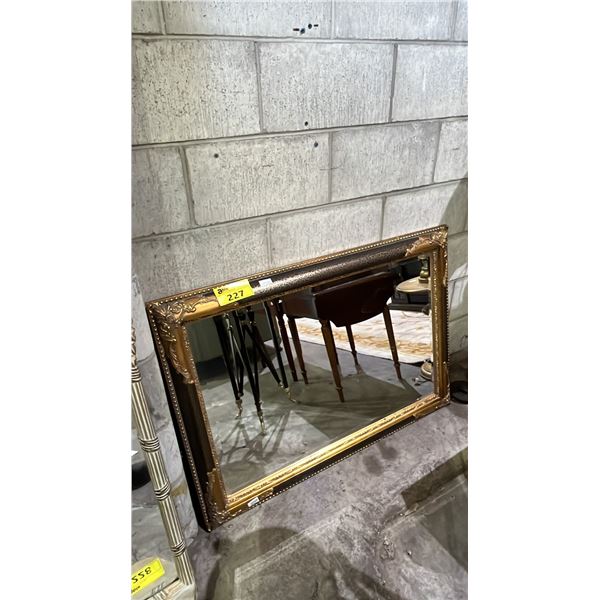 GILT FRAMED WALL MIRROR: APPROX. 41.5  X 30.5 