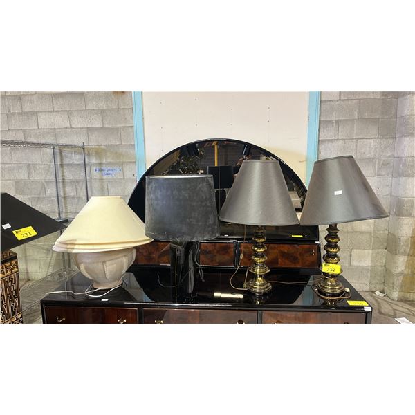 (4) ASSORTED TABLE LAMPS WITH 2 EXTRA SHADES