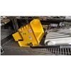 Image 3 : ELECTRIC RADIATOR & YELLOW SIDE PRESS MOP WRINGER