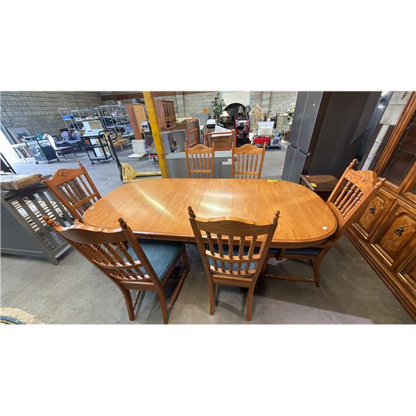 VINTAGE WOOD TABLE WITH 2 LEAVES & 6 CHAIRS