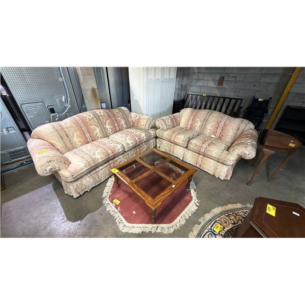 VINTAGE STYLUS FABRIC UPHOLSTERED SOFA & LOVESEAT