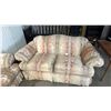 Image 3 : VINTAGE STYLUS FABRIC UPHOLSTERED SOFA & LOVESEAT