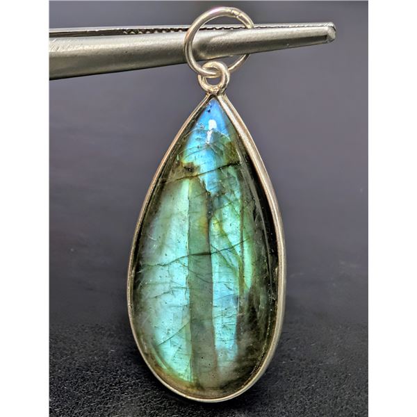 SILVER(4.5G), LABRADORITE (20CT) PENDANT SUGGESTED RETAIL VALUE $200