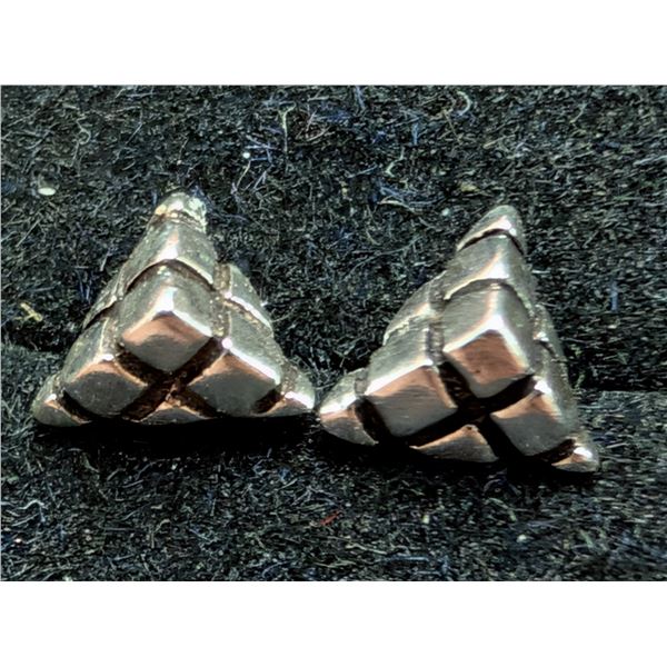 SILVER EARRING