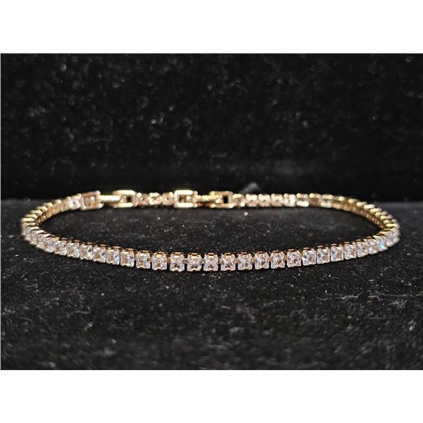 *NEW* 18K GOLD PLATED 2.5MM PRINCESS CUT SIMULATED DIAMOND (CZ) TENNIS BRACELET: ADJ. 6.75" - 7.75"
