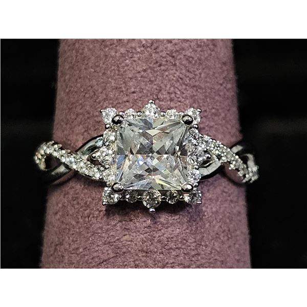 *NEW* .925 SILVER 1CT PRINCESS CUT SIMULATED DIAMOND (CZ) HALO TWIST RING: SIZE 7