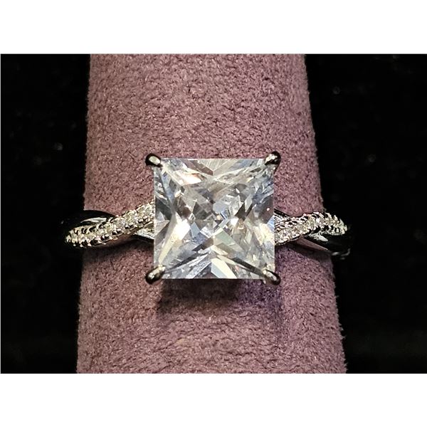 *NEW* .925 SILVER 2.5CT PRINCESS CUT SIMULATED DIAMOND (CZ) TWIST RING: SIZE 7