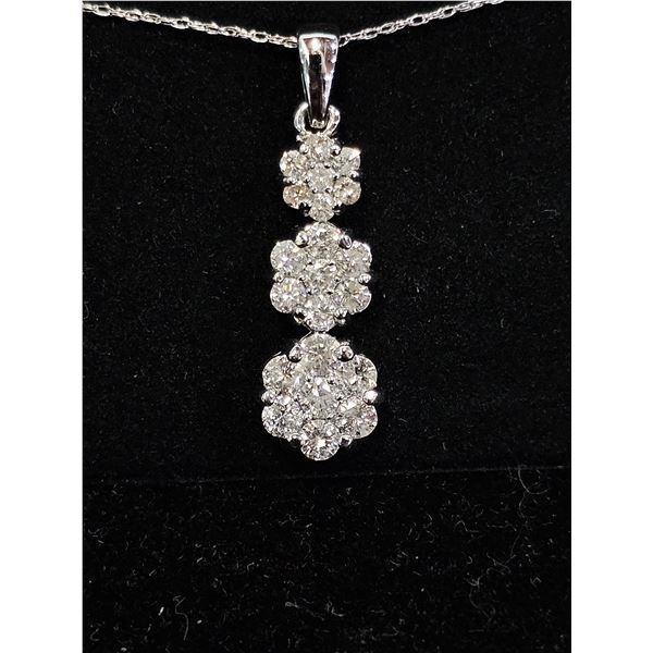 14KT WHITE GOLD PENDANT SET WITH 21 ROUND BRILLIANT CUT NATURAL DIAMONDS: APPROX. 1 CTW