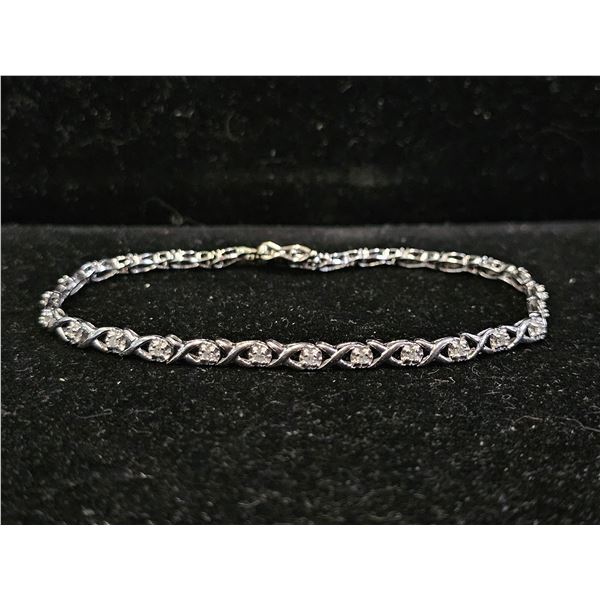 10KT WHITE GOLD DIAMOND LINK STYLE TENNIS BRACELET: 27 SINGLE CUT NATURAL DIAMONDS (APPROX. 0.33CTW)