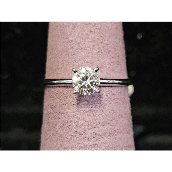 14KT WHITE GOLD SOLITAIRE MOISSANITE LAB DIAMOND RING: SIZE 5.75