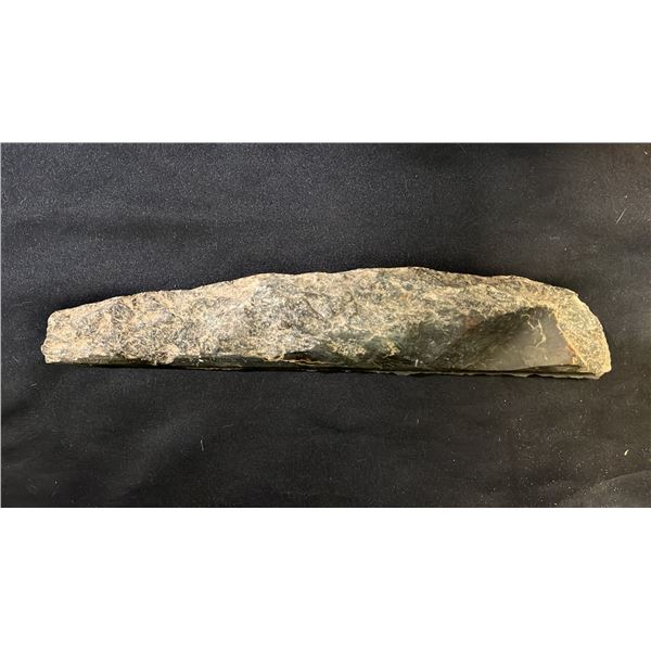FIRST NATIONS NEPHRITE JADE AXE/TOOL