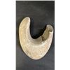 Image 2 : FIRST NATIONS CRESCENT-SHAPED STONE ARTIFACT