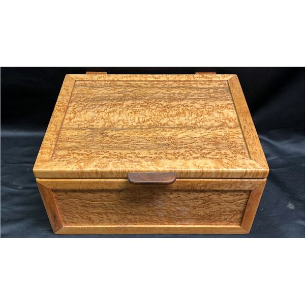 HAND CRAFTED BIRD'S EYE MAPLE KEEPSAKE/JEWELRY BOX: APPROX 15"W X 7"T X 11.5"D