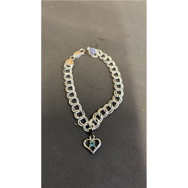 .925 SILVER CHARM BRACELET WITH BLUE GEMSTONE HEART: 11.4 GRAMS TOTAL WEIGHT
