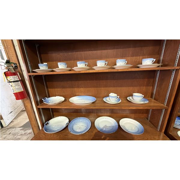 (30) PIECES OF BING & GRONDAHL "SEAGULL" CHINA