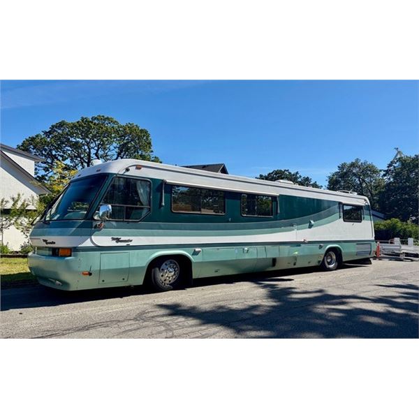 1996 MONACO THE EXECUTIVE, MOTORHOME, GREEN & WHITE, VIN 1RF120512T1012058