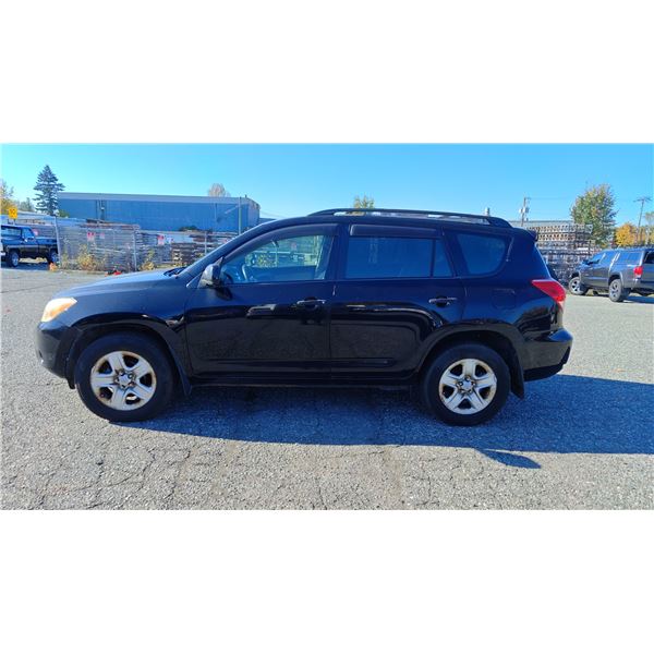 2007 TOYOTA RAV4, 4DR COMPACT SUV, BLACK, VIN JTMBD33V576046825,