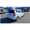 Image 6 : 2008 HONDA FIT, 4DR HATCHBACK, WHITE, VIN JHMGD38458S813070,