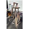 Image 2 : 6' FOLDING WOOD STEP LADDER