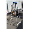 Image 2 : LITE 6' FOLDING ALUMINUM STEP LADDER