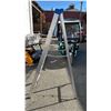 Image 3 : LITE 6' FOLDING ALUMINUM STEP LADDER