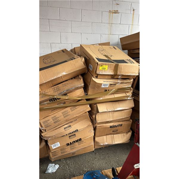 PALLET OF RUBBERMAID ROUGHNECK 32 GALLON/121 LITER CONTAINER LIDS *LIDS ONLY/MUST TAKE ALL*