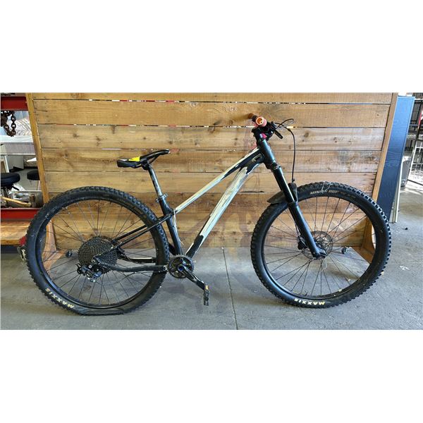 SHIMANO 24 SPEED BIKE WITH 2 BIKE WHEELS & A BIKE RIM *BRAKES DON'T WORK/NO CHAIN*