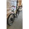 Image 3 : SHIMANO 24 SPEED BIKE WITH 2 BIKE WHEELS & A BIKE RIM *BRAKES DON'T WORK/NO CHAIN*
