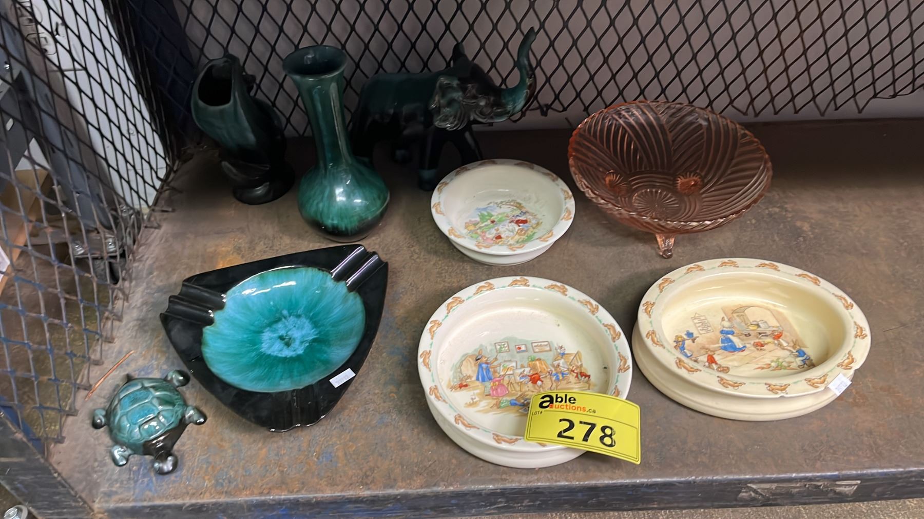 ASSORTED COLLECTABLES PLATES AND BOWLS INCL. BLUE MOUNTAIN POULTRY ...
