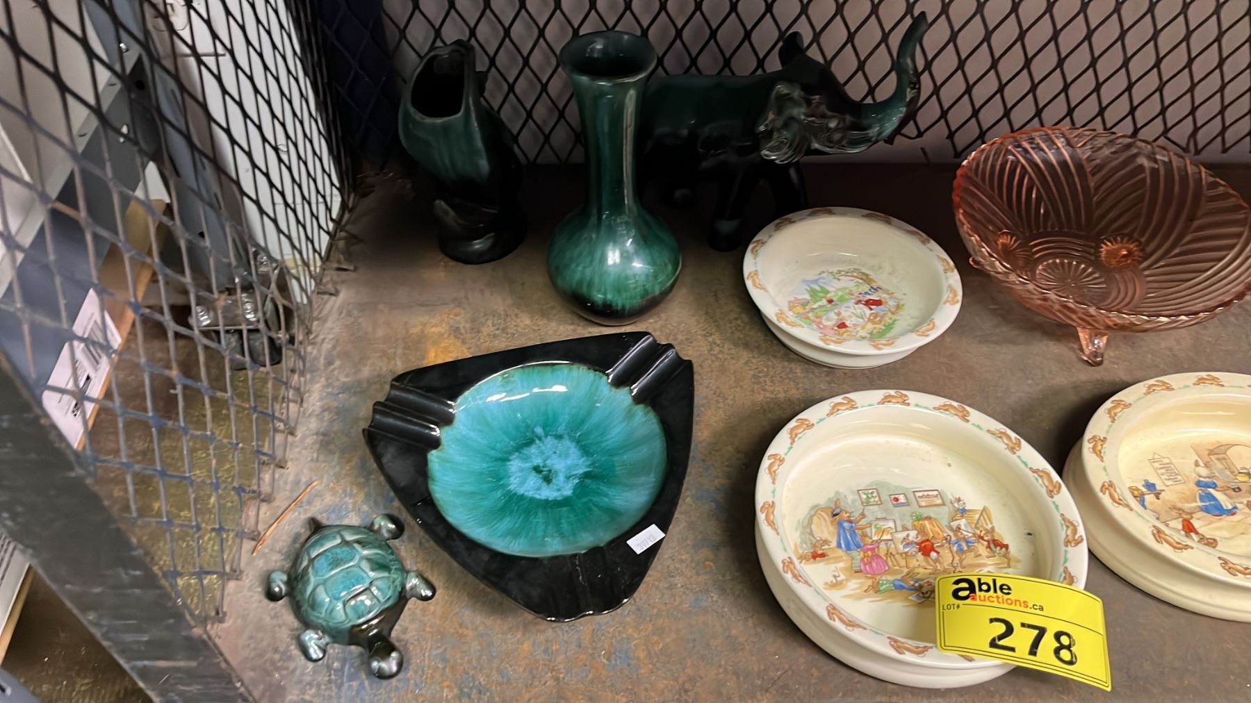 ASSORTED COLLECTABLES PLATES AND BOWLS INCL. BLUE MOUNTAIN POULTRY ...