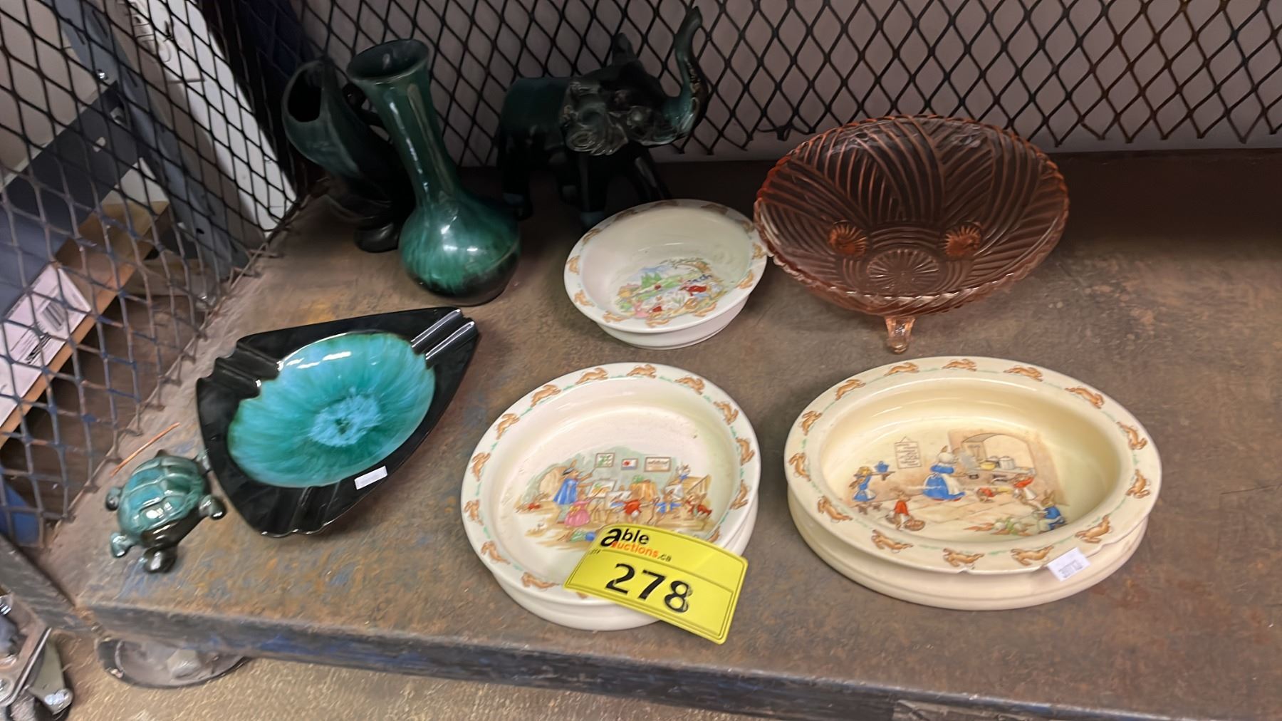 ASSORTED COLLECTABLES PLATES AND BOWLS INCL. BLUE MOUNTAIN POULTRY ...