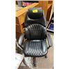 Image 2 : BLACK BONDED LEATHER MANAGER'S CHAIR
