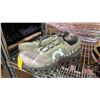Image 2 : MEN'S SIZE 12.5 CLOUDTECH RUNNING SHOES *WITH SECURITY TAG*
