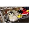 Image 2 : MEN'S 9.5/WOMEN'S 11 NEW BALANCE ABZORB RUNNING SHOES *WITH SECURITY TAG*