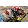 Image 2 : ASSORTED KITCHEN ITEMS INCLUDING KNIVES, PIZZA CUTTER, GRATER AND MORE