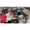 Image 1 : SHELF OF ASSORTED CLOTHING