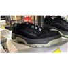 Image 2 : *NEW IN BOX* MEN'S BLACK RUNNING SHOES: SIZE 9